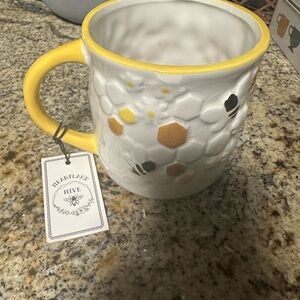 Heartland Hive & Bees Mug